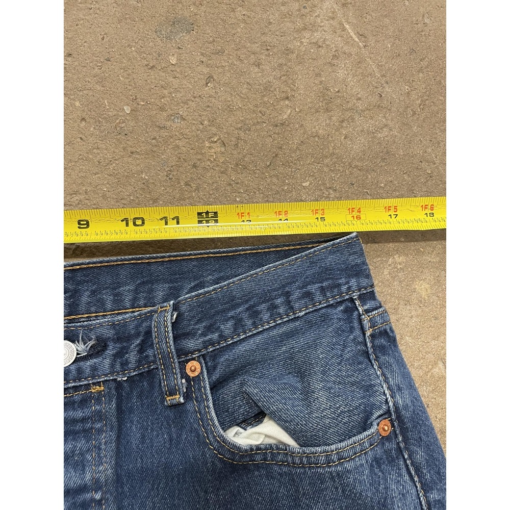 Levis 501 Jeans Mens 35x31 Medium Wash Blue Straight Leg Button Fly Distressed - Picture 15 of 16